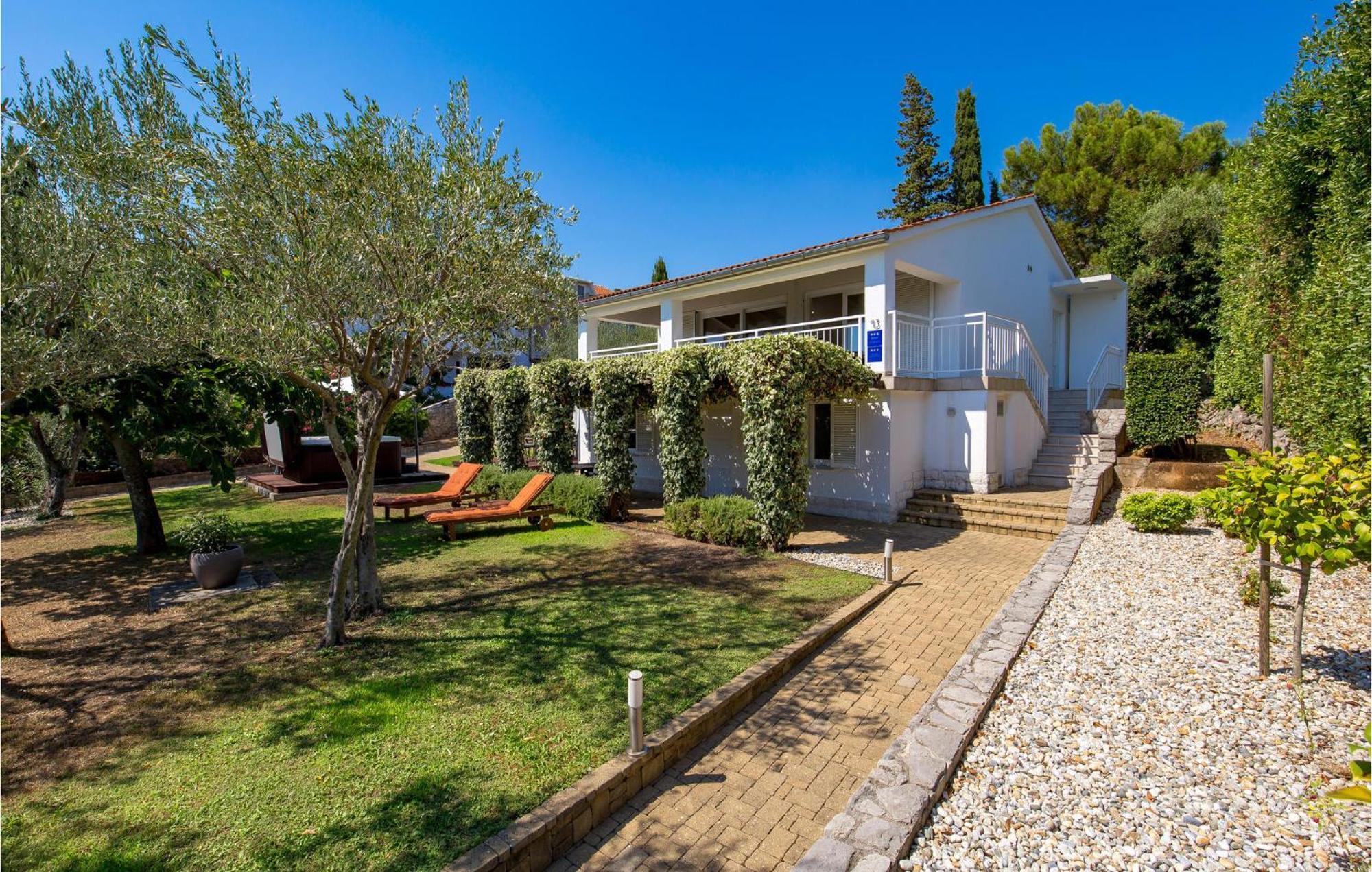 Nice Home In Krk With Kitchen Krk Town Luaran gambar